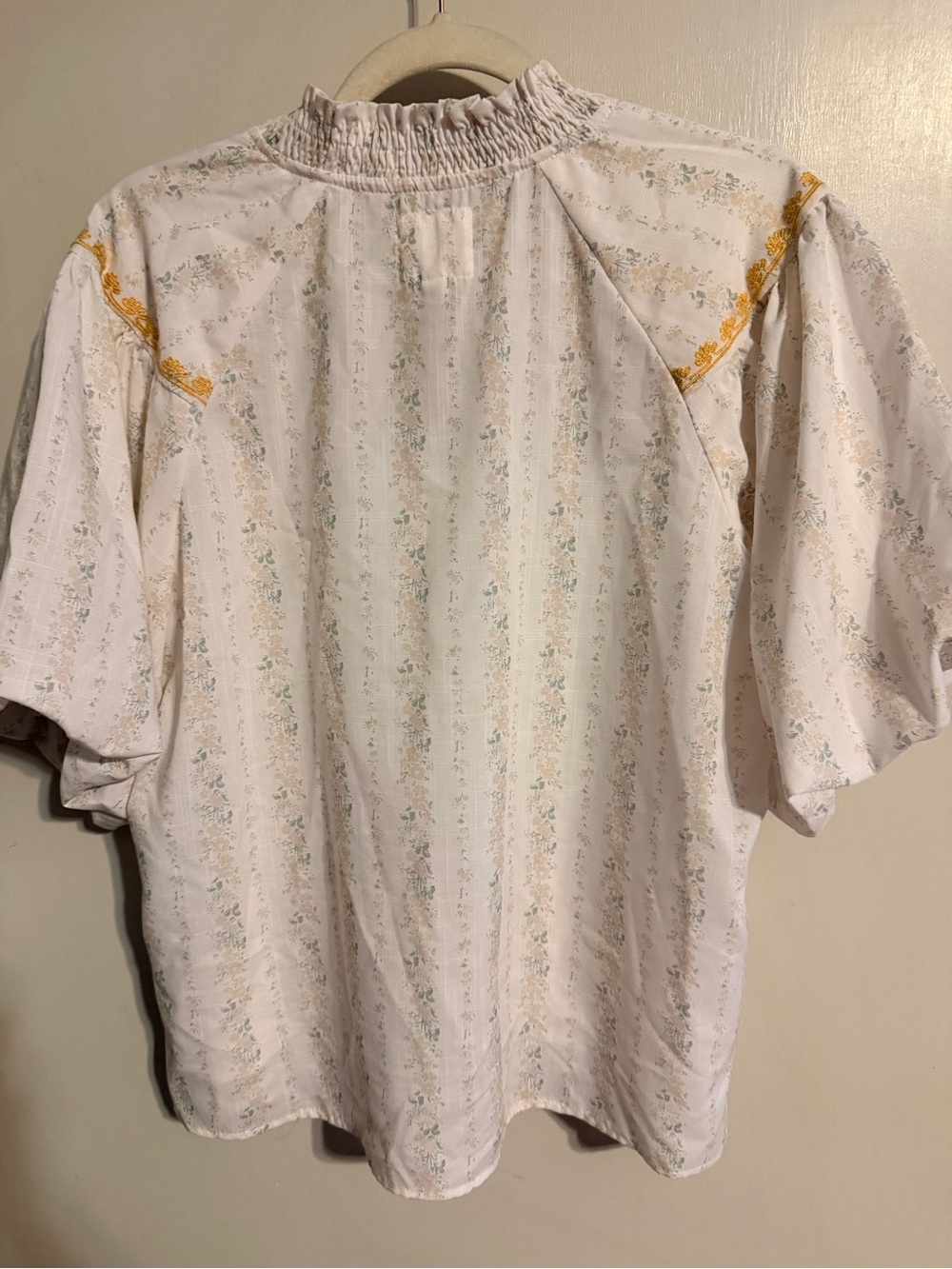 Umgee Embroidered Floral Boho Blouse Medium Puff Sleeve Ruffle Neck Western Top - Picture 9 of 12